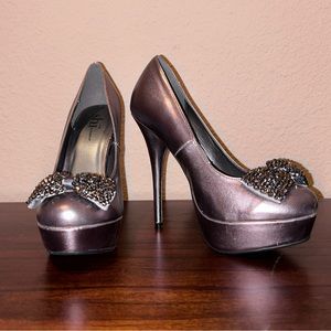 Shi by Journeys - Pewter Platform Pumps with Studded Bow - NWOB